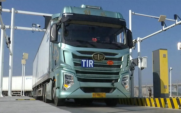 全国首批卡车“自驾出口”TIR业务在二连浩特口岸成功完成